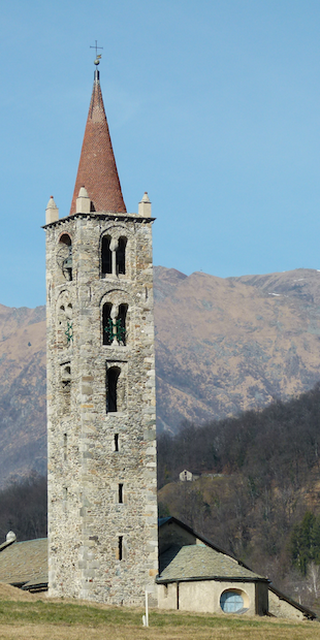 6950 Tesserete, Der Kirchturm von Sala Capriasca ist eine Landmarke