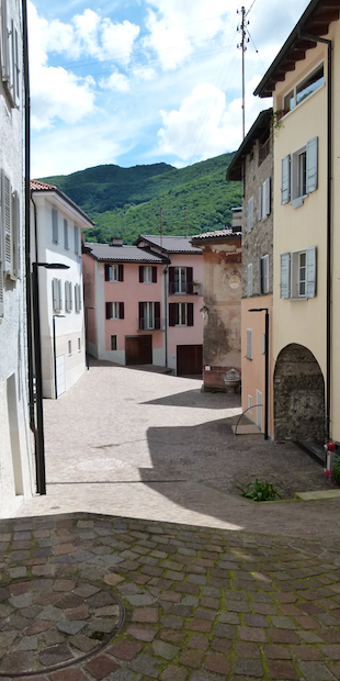 6822 Arogno 2, Wo man Jazzhört: Piazza Valecc, Foto: Bernhard Graf