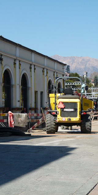 Lugano 2, Dieses Bahnhof-Nebengebäude wird im SOmmer 2022 um einige Meter nordwärts verschoben.