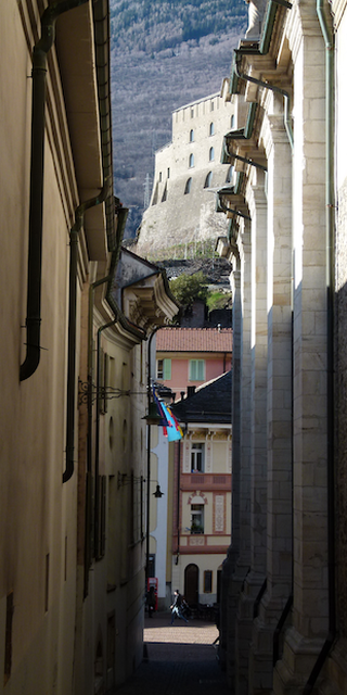6500 Bellinzona 4, Die nächste Umgebung der Collegiata, Foto: Bernhard Graf