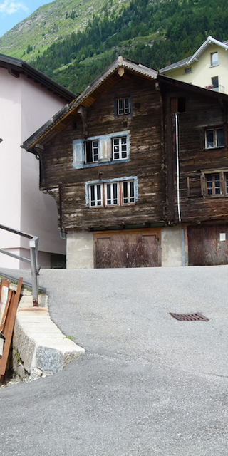 6780 Airolo, 1877 überstand dieses Haus den Dorfbrand, Foto: Bernhard Graf