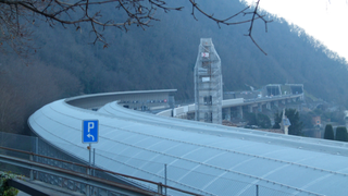 6816 Bissone, Bissone vormittags um 10 Uhr an einem wolkenlosen Tag im Januar 2022