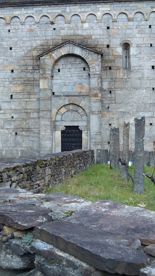 Giornico, Chiesa San Nicolao, erbaut um 1120, Foto: Bernhard Graf