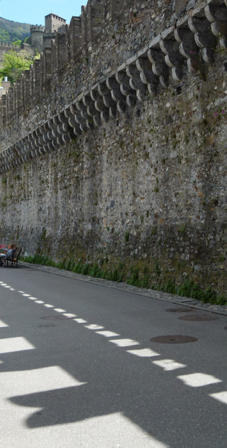 6500 Bellinzona 3, Kleinstadt mit kapitaler Befestigung, Foto: Bernhard Graf